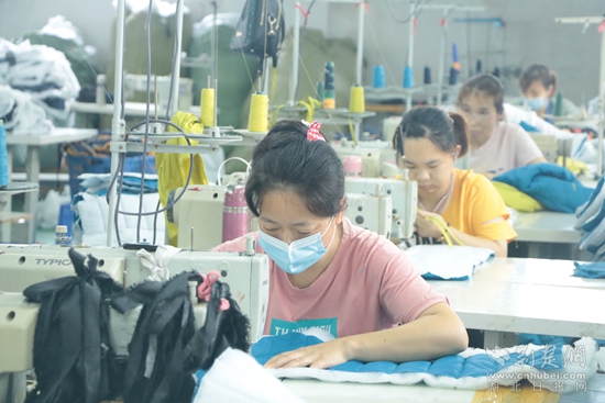 殷塆村服裝廠  曹錦軍.jpg