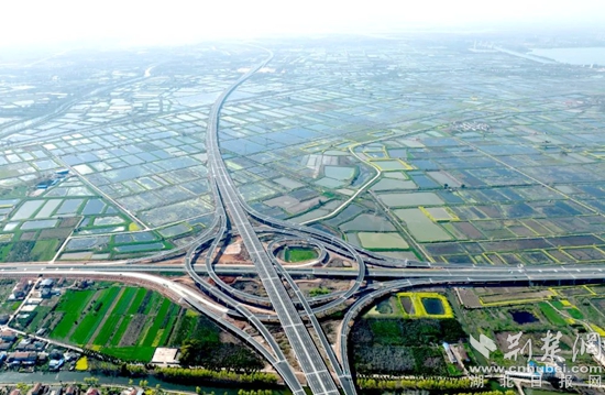 鐵、水、公、空立體式交通運(yùn)輸通道連線成網(wǎng)_副本.jpg
