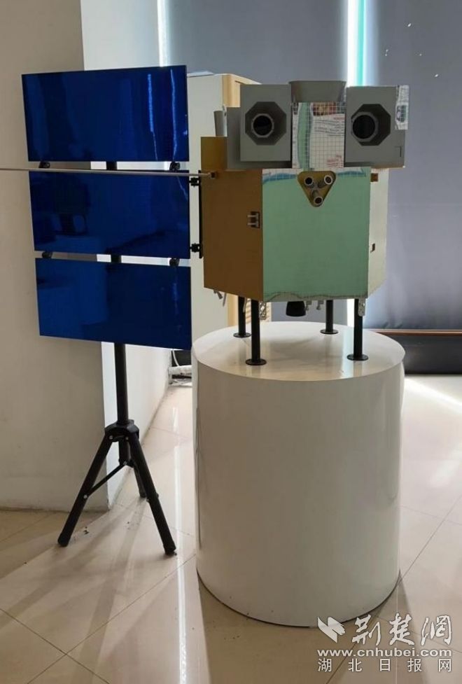 圖1：風(fēng)云四號(hào)衛(wèi)星模型（湖北省氣象科普基地） (1).jpg.jpg